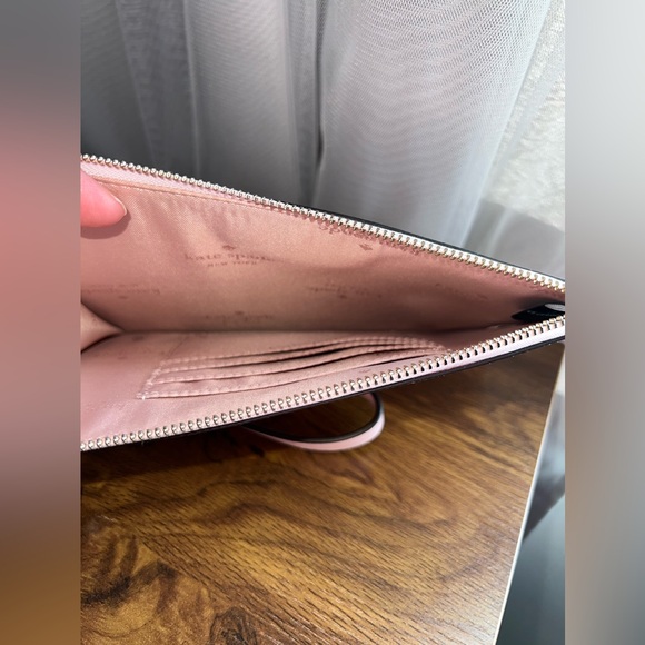 Kate Spade New York Staci Medium L Zip Wristlet. Light pink. Brand new! - Picture 3 of 6